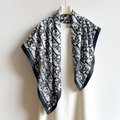 Elegante foulard in seta 90cm bianco e nero con stampa lettere di lusso e finitura satinata - Grigio (FN150-2)