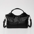 Schwarze Henkeltasche aus weichem Leder mit Kreuznaht und verstellbarem Schultergurt - Schwarz