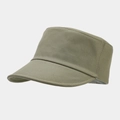Zijaanzicht van een olijfgroene platte cadetpet gemaakt van duurzame twill-stof - Bonengroen