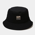 Dettaglio ravvicinato di un cappello da pescatore nero con etichetta in tessuto stile vintage - M(56-58cm) / Nero