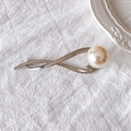 Elegante molletta per capelli in lega intrecciata con grande perla finta su sfondo bianco - 1 Pezzo / Clip a Torsione Argento Con Perla Singola