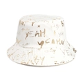 Dettaglio cappello alla pescatora bianco con scritte graffiti dorate YEAH e stampa BABY - M (56-58cm) / Platino