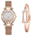 Dettaglio dell'orologio oro rosa con quadrante stellato e set di bracciali con cristalli - Orologio Oro Rosa + Bracciale Oro Rosa
