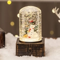 Weihnachtsschneekugel-Laterne mit Schneemann, Holzsockel und warmem festlichem Licht - Quadratische Box Einzel-Schneemann