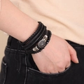 Herren Armband-Set aus schwarzem geflochtenem Leder mit Mandala-Blumen-Silberanhänger - 4-teiliges Set / Schwarz
