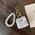 Mini borsa in pelle PU bianca a coccodrillo con manico di perle e portachiavi in metallo oro - Bianco