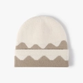 Berretto in maglia crema con motivi a onde color caffè e risvolto a costine morbido - Taglia unica / Beige