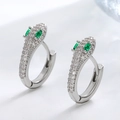 Orecchini a cerchio a forma di serpente con diamanti e gemme verdi in argento - Cerchio Serpente Argentato (WG-0797)