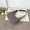 Borsa a mezzaluna retrò con motivo pied-de-poule, tracolla marrone e catena d'oro - Lana / Pied de poule Marrone