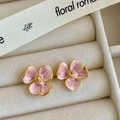 Elegante rosa Emaille Blumenstecker mit Goldrand in einer Schmuck-Geschenkbox - 18K Gold + Perlmuttrosa + Perlmuttviolett