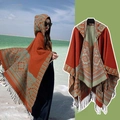 Châle à capuche ethnique orange et bleu avec franges pour tenue de voyage chic - Couleur 23