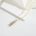 Collier minimaliste bicolore avec pendentif étreinte sur pierre blanche et soie - Étreinte Or & Argent