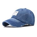 Gorra de béisbol de mezclilla azul desgastada con parche NEW DESIGN y borde raído - Ajustable / Denim Azul Oscuro