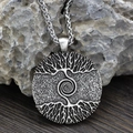 Collier médaillon Arbre de Vie viking en argent avec chaîne tressée sur roche - Chaîne en Huit / Argent Antique