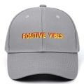 Γκρι βαμβακερό καπέλο μπέιζμπολ με κέντημα POSITIVE VIBES και καμπυλωτό γείσο - Ρυθμιζόμενο / Γκρι