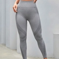 Naadloze grijze yoga leggings met hoge taille en decoratieve gebreide textuur - S / Lichtgrijs