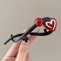 Barrette à cheveux rétro française avec cœur rouge et perle brillante sur base noire - Pince Torsadée Cœur / Bordeaux