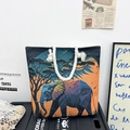 Borsa tote artistica con stampa elefante geometrica e manici in corda di cotone - Elefante al Crepuscolo