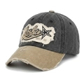 Dettaglio del cappellino da baseball vintage slavato con bordo usurato e ricamo patchwork - Corona Grigio Antracite Tesa Cachi