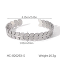 Vue détaillée du bracelet à motif de feuilles argenté avec mesures de taille et de poids - Argent (HC-B20293-S)