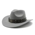 Vue détaillée du chapeau de cowboy gris avec bandeau cuir et emblème métallique de taureau - M (56-58cm) / Gris