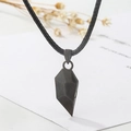 Magnetische Herz-Paarhalskette mit einem dunkelgrauen geometrischen Steinanhänger - Schwarze Kordel + Grauer Anhänger / Schwarz