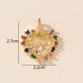 Ciondolo a cuore dorato con pietre colorate, misura 2,7 cm per 2,2 cm su sfondo beige - 0228-1/Oro Pietre Multicolore