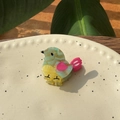 Chic mini bird hair clip made of marbled acetate with colorful wings on a ceramic tray - Yellow Pink Bird Mini