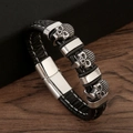 Bracciale in pelle intrecciata nera con ciondoli a teschio e chiusura magnetica - Nero + Argento