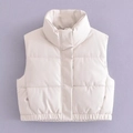 Vue détaillée du gilet matelassé blanc crème à col montant avec fermeture éclair - XS / Blanc