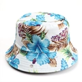 Détail d'un chapeau bob tropical avec imprimé hibiscus bleu et coutures renforcées - Blanc Tropical Bleu Floral (01#)