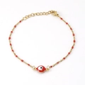 Goldenes Edelstahl-Armband mit rotem Evil Eye Anhänger und Perlen auf weißem Grund - Rot