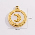 Nahaufnahme eines 14-mm-Anhängers mit 14K Goldbeschichtung, Muschel, Mond und Hammerschlag - Runder Neumond Muster