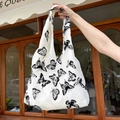 Borsa tote in tela bianca con stampa di farfalle nere e design capiente per il relax - Base Beige Grande Farfalla