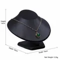 Buste présentoir collier noir mat avec pendentif émeraude hauteur 14cm largeur 19cm - Présentoir de Collier de Buste Arrondi (Noir)