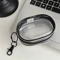 Bolsa de almacenamiento ovalada transparente con cremallera negra y mosquetón de metal - Negro