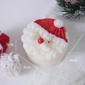 Handgemaakte kerstman geurkaars met rode muts en witte baard design, 8cm breedte - Ronde Kerstman (Freesia)