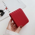 Mini rode lippenstifthouder met verticale reliëf en een draagbare spiegel - Rood