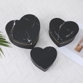 Set di tre scatole regalo a forma di cuore con motivo in marmo nero e dettagli dorati - Set da 3 Pezzi Nero