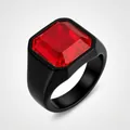 Anillo minimalista negro para hombre con una piedra preciosa roja cuadrada central - US 7 / Negro + Piedra Roja
