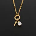 Collier en acier inoxydable plaqué or 14K avec lettre r minuscule et pendentif cristal - Lettre R