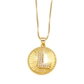 Collana con ciondolo a lettera L dorata, strass scintillanti e texture radiale - Taglia L