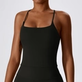 Nauwsluitende zwarte yoga tanktop met dunne bandjes en vierkante hals voor dames - S / Premium Zwart