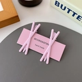 Juego de dos pinzas para el cabello mate color lavanda en forma de X en tarjeta - Rosa Cruz (Par)