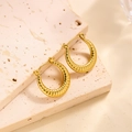 Boucles d'oreilles créoles en acier titane plaqué or 18k avec rainures horizontales - EH095/Rainure Transversale Créole