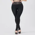 Detail of high-waist black stirrup leggings with butterfly pattern and slimming effect - 100g No Fleece / Solid Black Stirrup