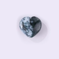 Cristallo di agata muschiata lucida a forma di cuore con texture naturali verdi e bianche - Agata Albero