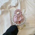 Mini borsa rosa in pelle plissettata con manico di perle e catena dorata - Rosa