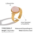 Detailansicht der Ringmaße mit rosa ovalem Kristall und wasserfestem Edelstahlmaterial - Rosa/Rosenquarz (YYR023066-P)