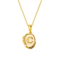Vergulde roestvrijstalen ketting met letter C op een schelp lava hanger - Letter C
